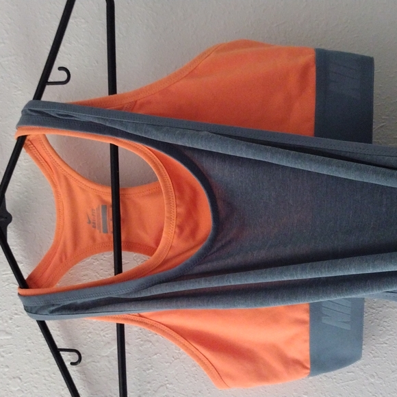 Woman's Nike running top size medium - Picture 4 of 5